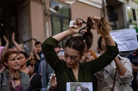  La Protesta Femminista del 2022 e la Lotta per i Diritti delle Donne in Iran