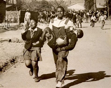 La Rivolta del Bambino: Una Storia di Coraggio e Difesa durante l'Apartheid in Sudafrica